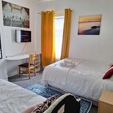 12 Cornwallis Lodge Family Room 1 Stoke-on-Trent Eksteriør bilde
