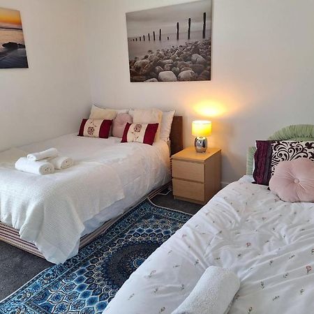 12 Cornwallis Lodge Family Room 1 Stoke-on-Trent Eksteriør bilde