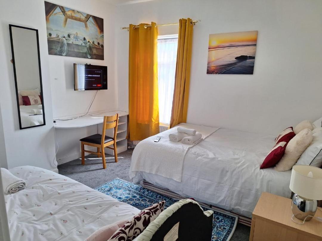 12 Cornwallis Lodge Family Room 1 Stoke-on-Trent Eksteriør bilde