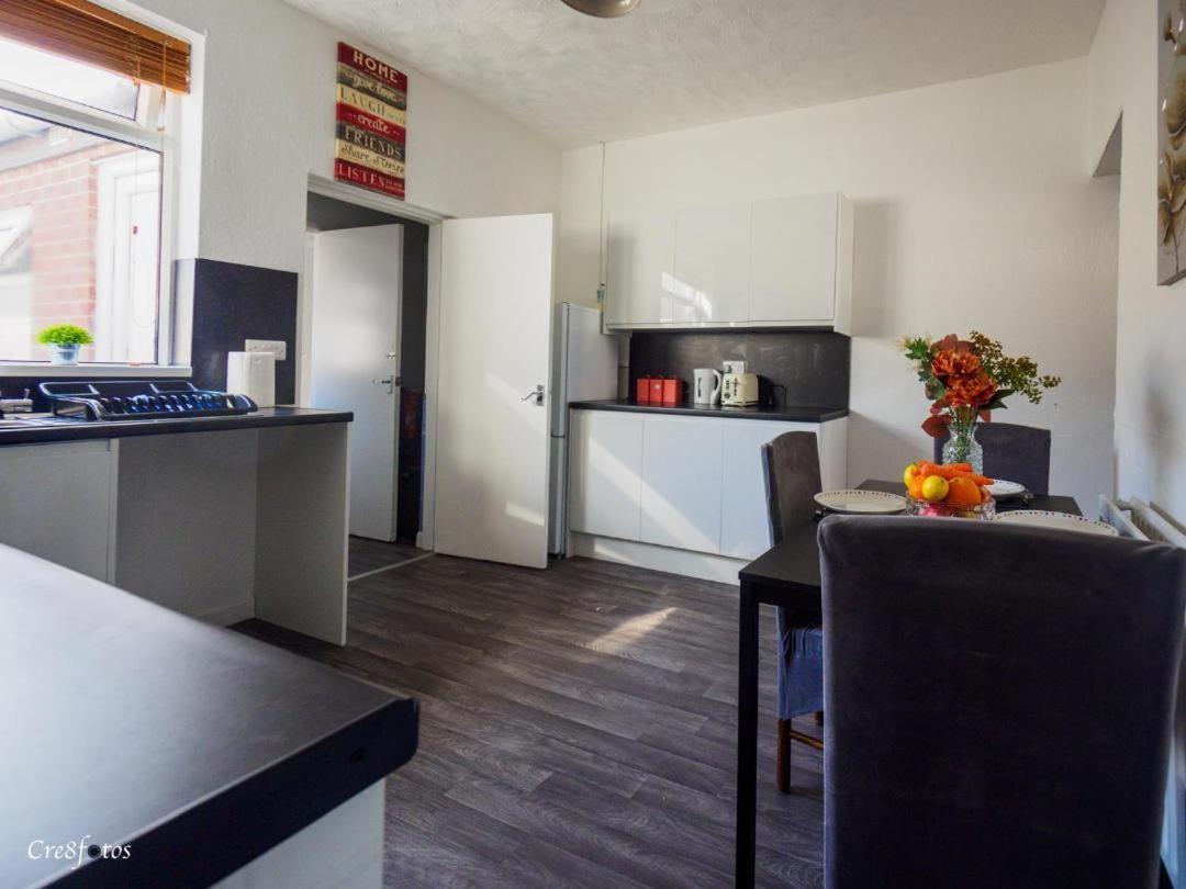 12 Cornwallis Lodge Family Room 1 Stoke-on-Trent Eksteriør bilde
