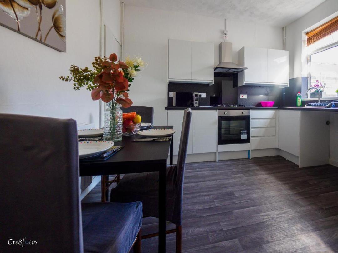 12 Cornwallis Lodge Family Room 1 Stoke-on-Trent Eksteriør bilde