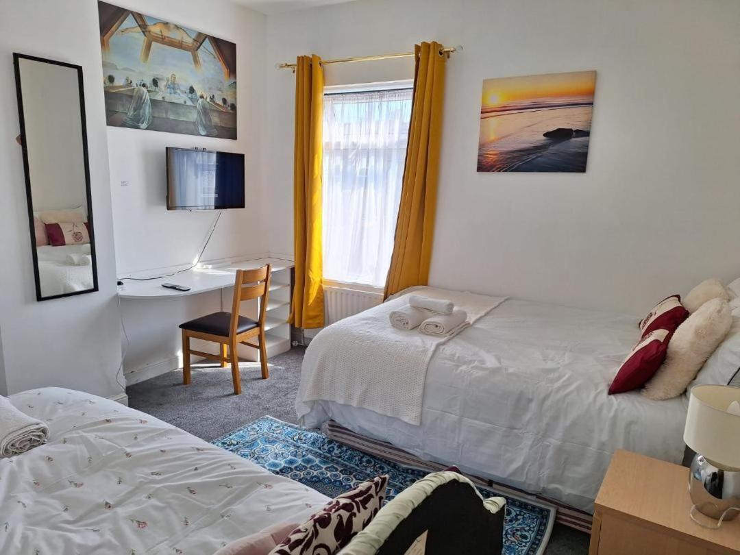 12 Cornwallis Lodge Family Room 1 Stoke-on-Trent Eksteriør bilde